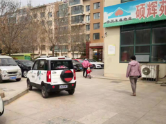 业主在小区内摔伤，物业公司该不该负责？